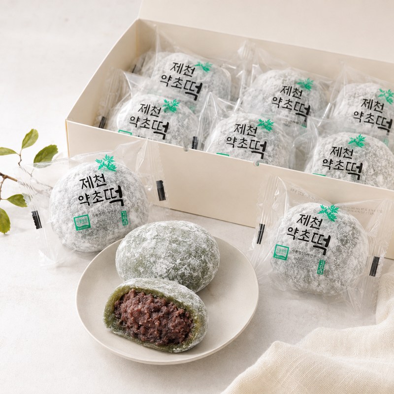 쑥 찹쌀떡 — 쑥 반죽에 소를 넣어 빚은 개별포장 찹쌀떡